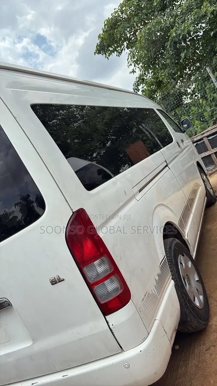 Toyota HiAce 2017 White