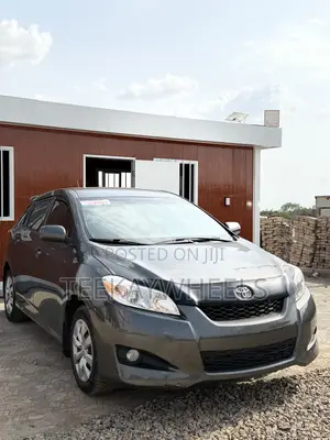 Toyota Matrix Hatchback FWD (1.8L 4cyl 5M) 2010 Gray