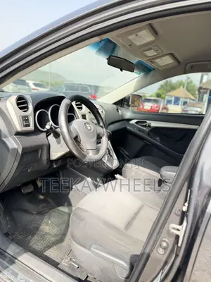 Toyota Matrix Hatchback FWD (1.8L 4cyl 5M) 2010 Gray