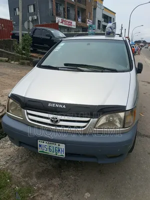 Toyota Voxy 2005 Gold