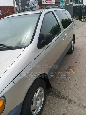 Toyota Voxy 2005 Gold