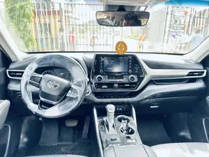 Toyota Highlander XLE 2022 Burgundy
