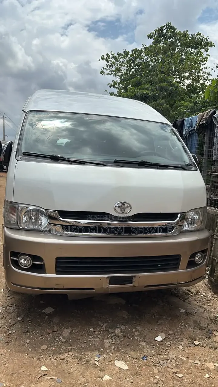 Toyota HiAce 2018 White