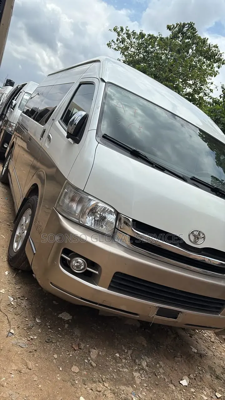 Toyota HiAce 2018 White