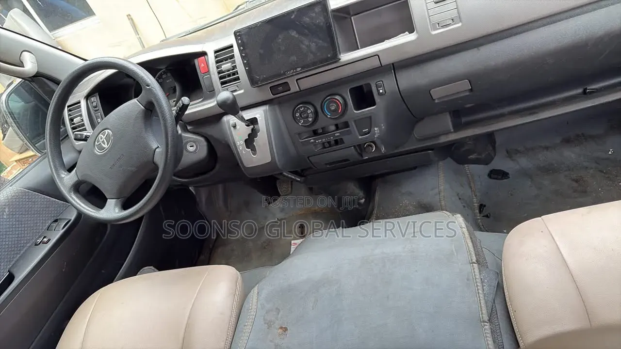 Toyota HiAce 2018 White