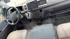 Toyota HiAce 2018 White