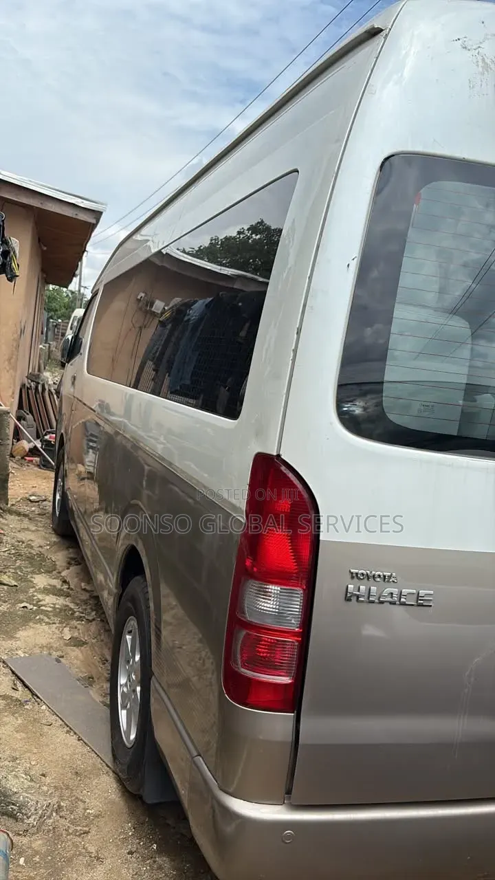 Toyota HiAce 2018 White