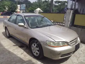 Honda Accord 2002 Gold