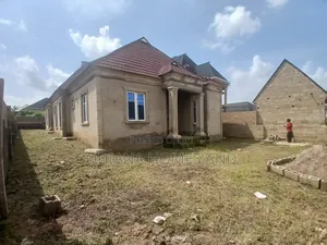 5bdrm Bungalow in Elebu, Ibadan for sale