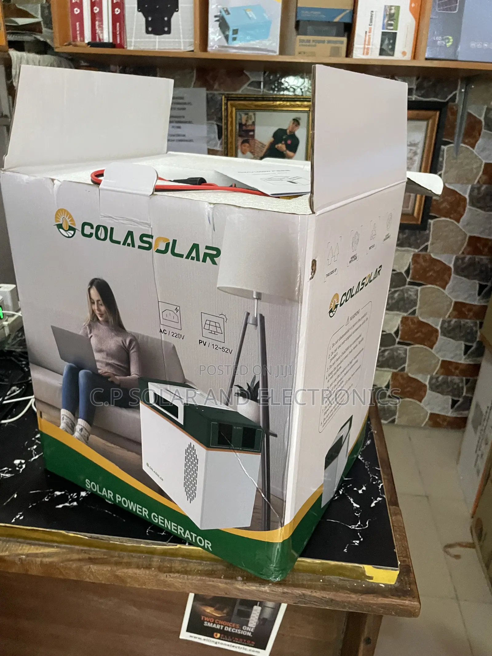 Cola 2000w All in One Solar Generator