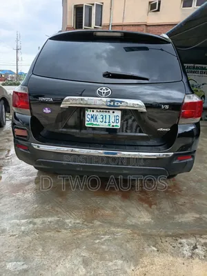 Toyota Highlander SE 2011 Black
