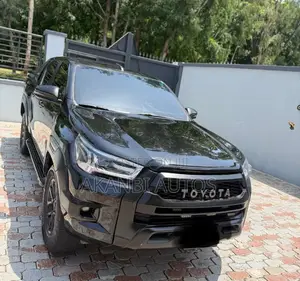 Toyota Hilux 2022 Black