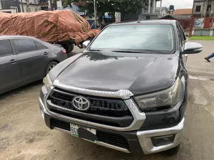 Toyota Hilux SR5 4x4 2018 Black