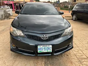 Toyota Camry SE 4dr Sedan (2.5L 4cyl 6A) 2013 Blue