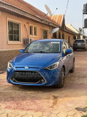 Toyota Yaris XLE Sedan 4dr 2019 Blue