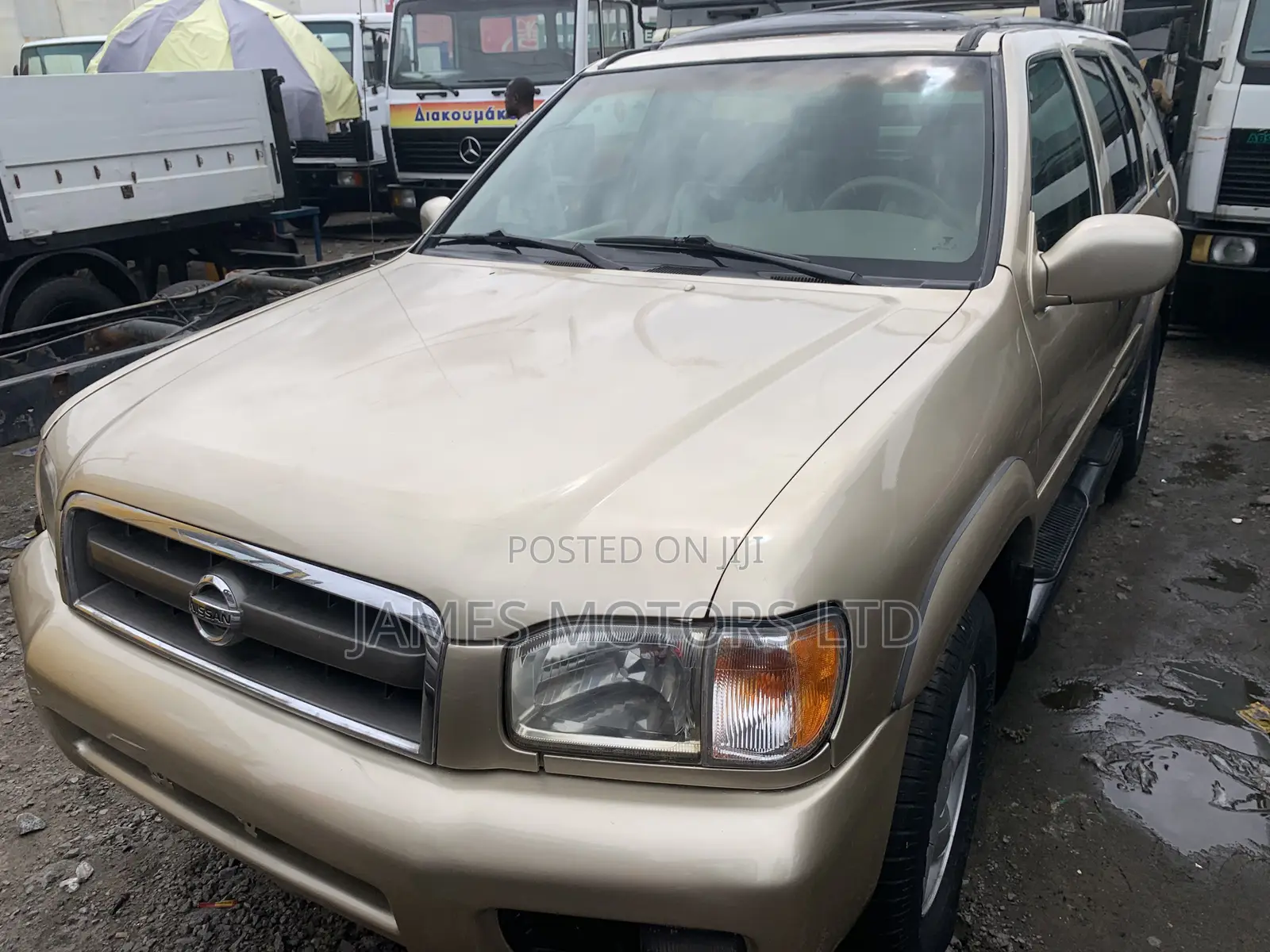 Nissan Pathfinder Automatic 2001 Gold