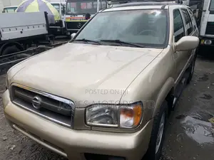 Nissan Pathfinder Automatic 2001 Gold