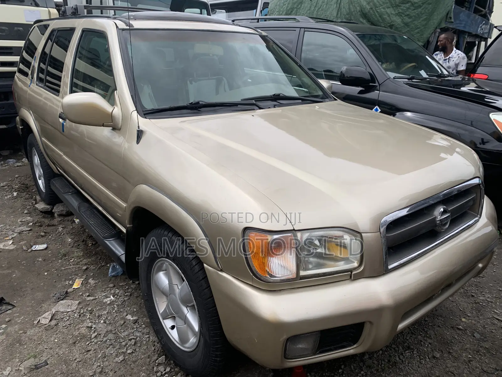 Nissan Pathfinder Automatic 2001 Gold