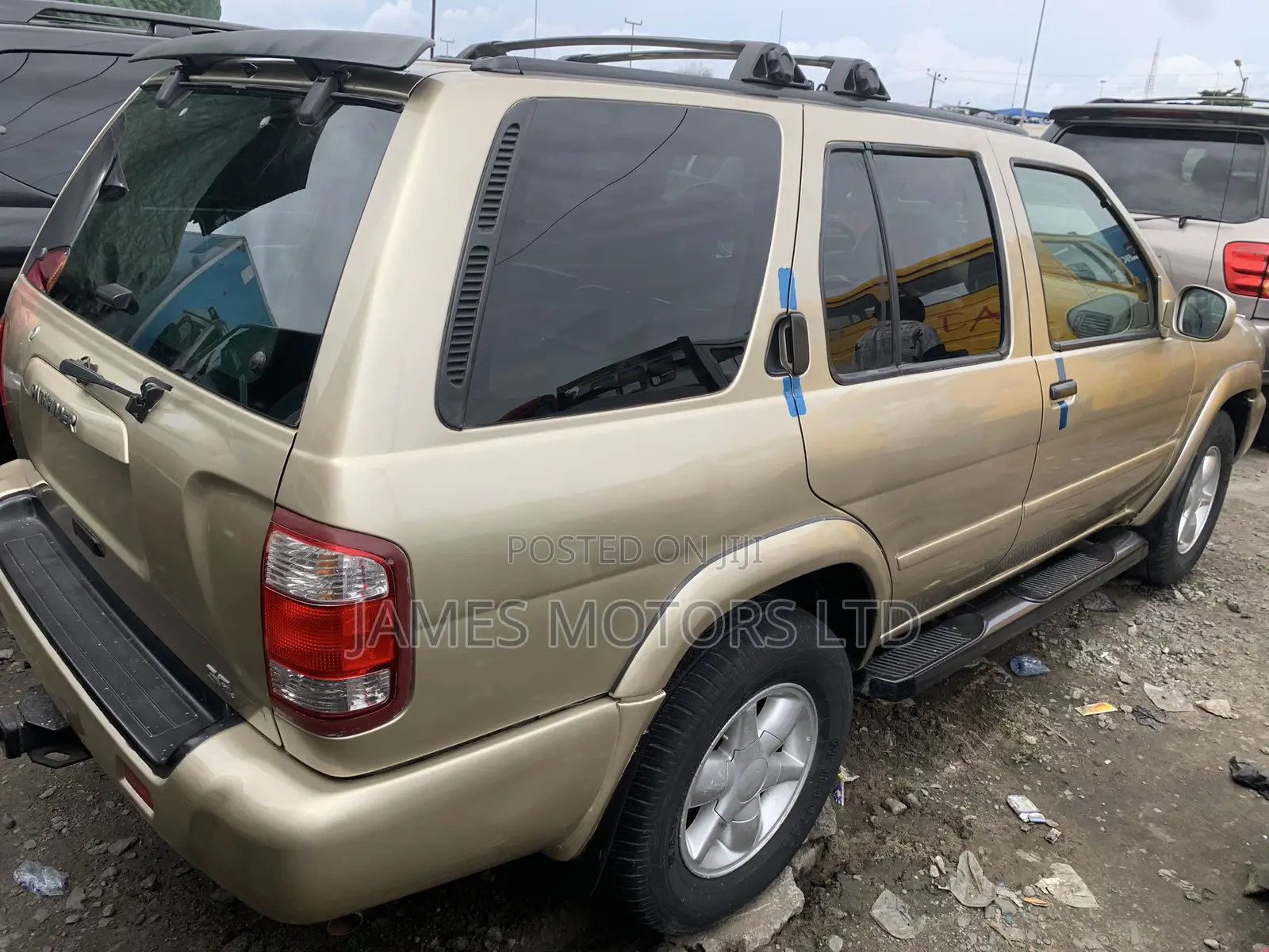 Nissan Pathfinder Automatic 2001 Gold