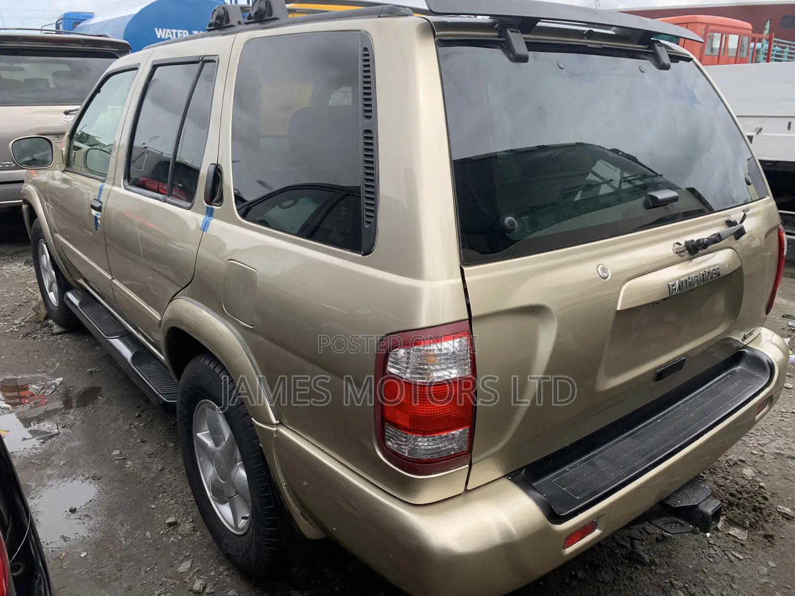Nissan Pathfinder Automatic 2001 Gold