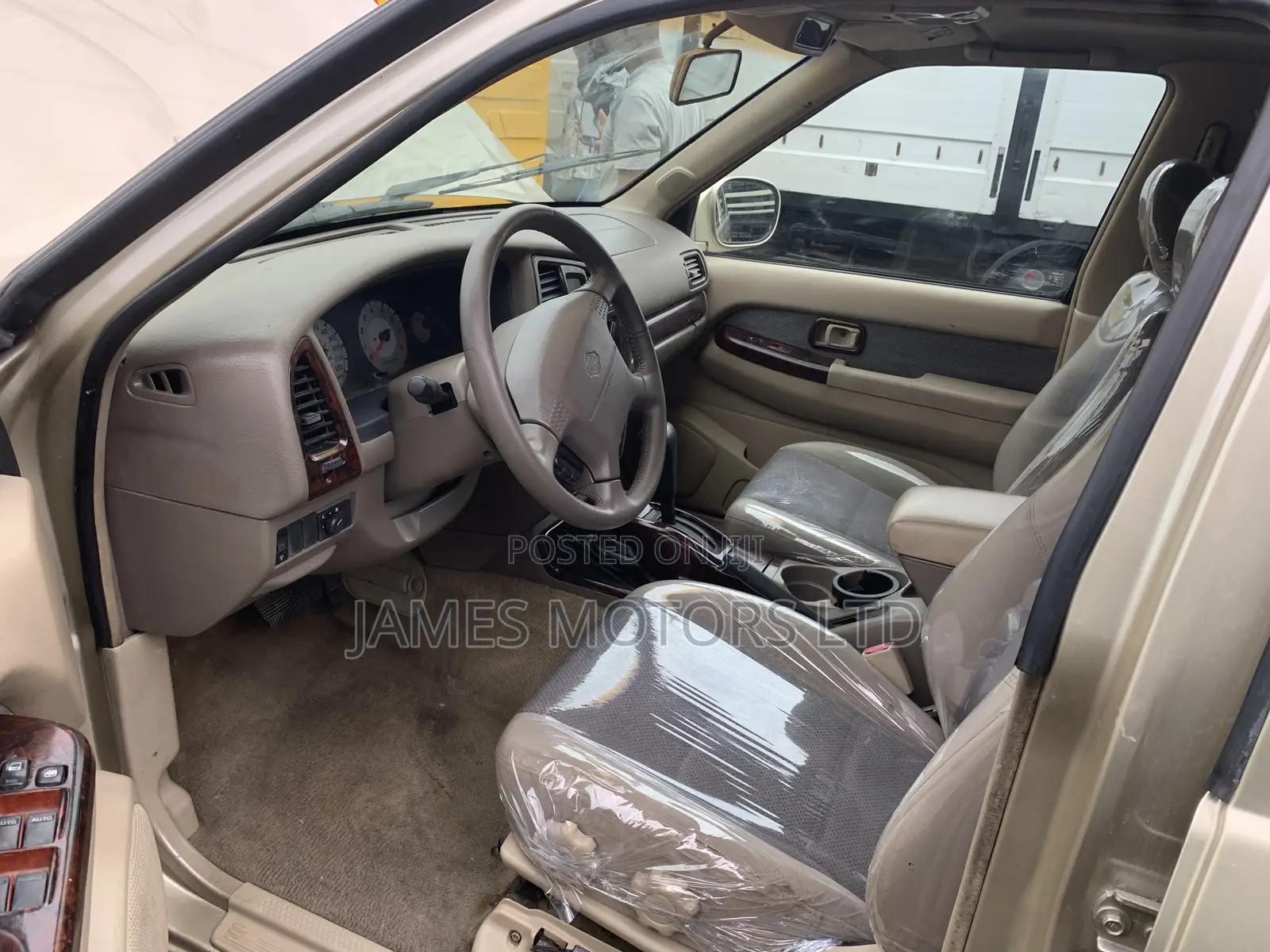 Nissan Pathfinder Automatic 2001 Gold