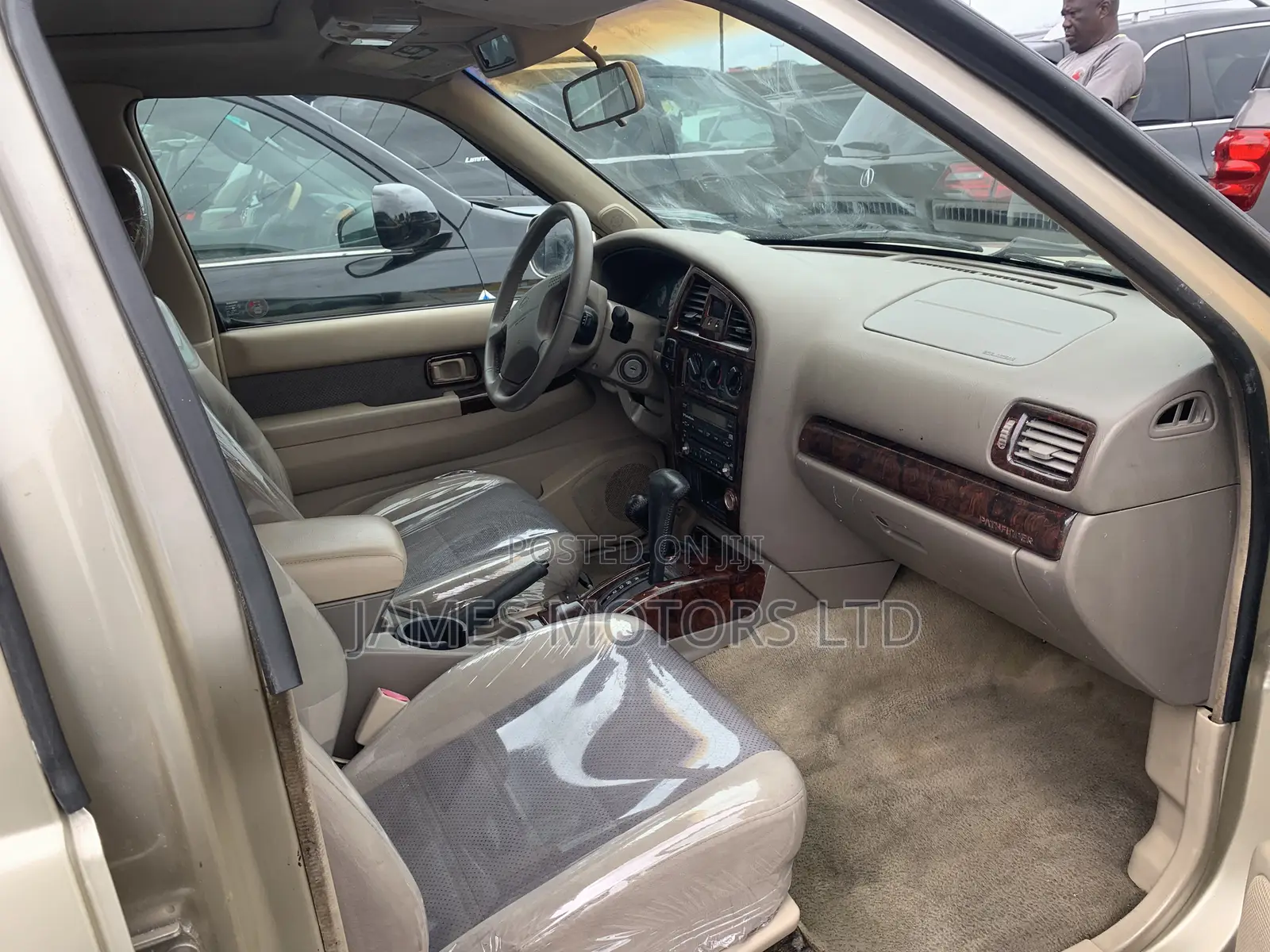 Nissan Pathfinder Automatic 2001 Gold