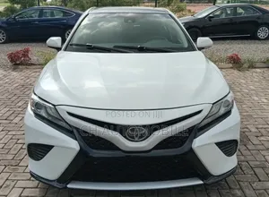 Toyota Camry XSE FWD (2.5L 4cyl 8AM) 2018 Off white