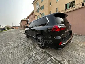 Lexus LX 2018 Black