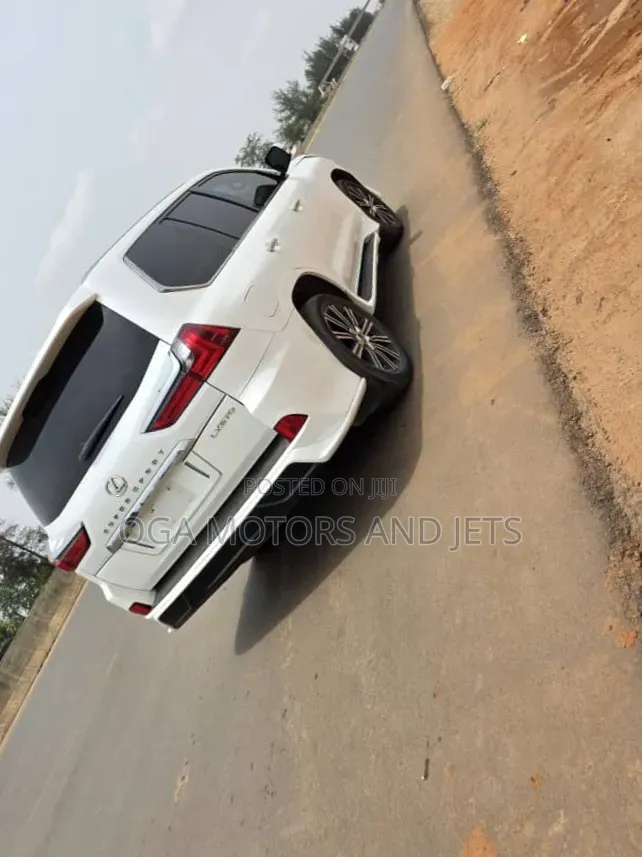 Lexus LX 2018 White