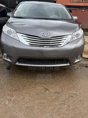 Toyota Sienna 2013 Gray