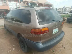 Toyota Sienna 1999