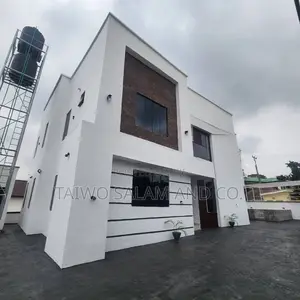 5bdrm Duplex in Agodi for sale