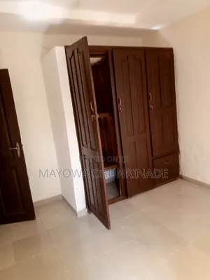 3bdrm Apartment in Ologuneru for rent