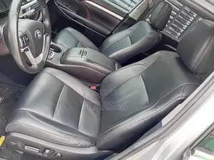 Toyota Highlander XLE 4x2 V6 (3.5L 6cyl 8A) 2018 Silver