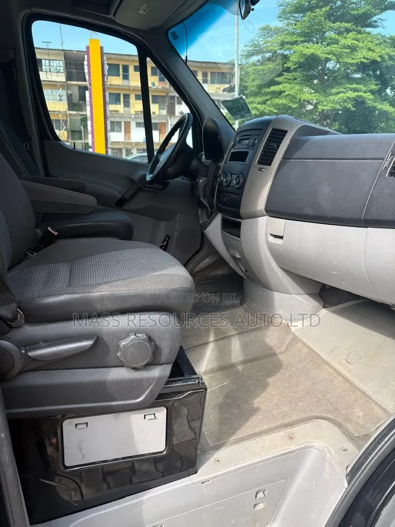 Mercedes-Benz Sprinter 2012 Black