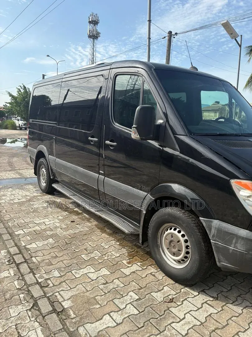 Mercedes-Benz Sprinter 2012 Black