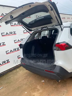Toyota RAV4 XLE AWD 2024 White