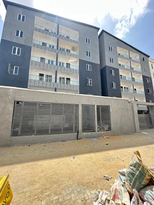 2bdrm Apartment in Lekki Phase 1 for rent