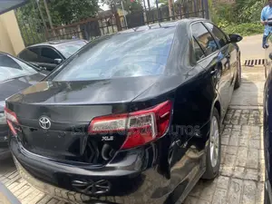 Toyota Camry XLE 4dr Sedan (2.5L 4cyl 6A) 2013 Black
