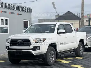 Toyota Tacoma SR5 2019 White