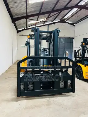 5 Tons With Side Shifts Nd Mitsubishi Engine