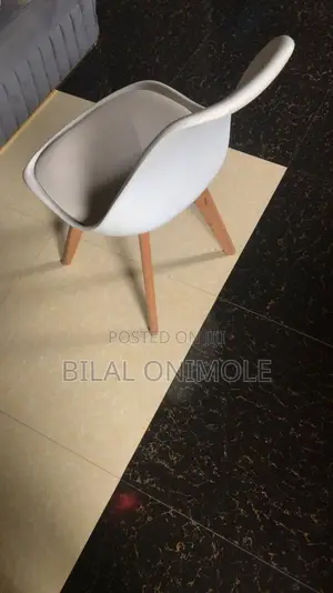 Luxury Dinning Round Table (Pole Base) +1 Foam Sitting Chairs White