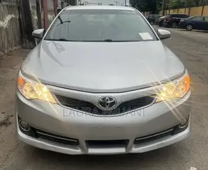 Toyota Camry SE V6 4dr Sedan (3.5L 6cyl 6A) 2013 Silver