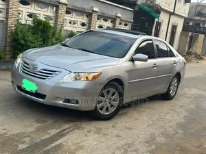 Toyota Camry SE V6 4dr Sedan (3.5L 6cyl 6AM) 2009 Gold