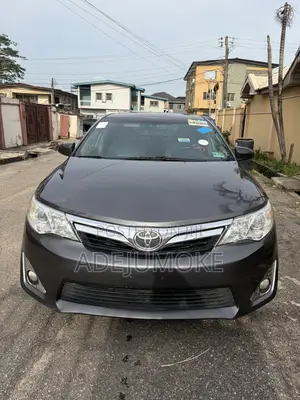 Toyota Camry XLE 4dr Sedan (2.5L 4cyl 6A) 2012 Gray