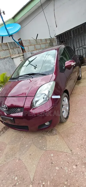 Toyota Vitz 2013 Maroon