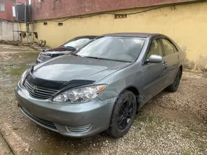 Toyota Camry LE 4dr Sedan (2.4L 4cyl 5A) 2005 Green