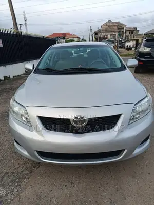 Toyota Corolla LE 4dr Sedan (1.8L 4 cyl 4A) 2009 Silver