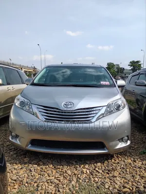 Toyota Sienna XLE 7 Passenger 2012 Silver
