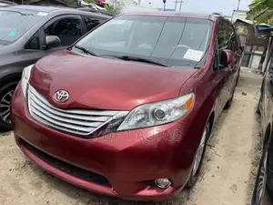 Toyota Sienna XLE AWD 7-Passenger 2013 Maroon